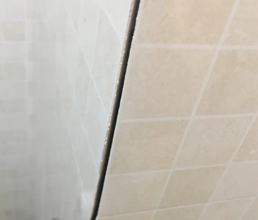南平市瓷砖空鼓维修公司分享阳台瓷砖脱落的修复过程可以分为以下几个步骤