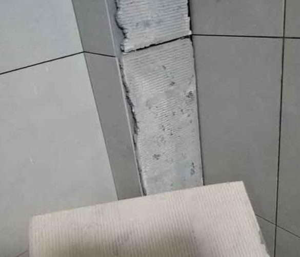 南平市瓷砖空鼓维修公司分享下厨房瓷砖脱落的补救措施。